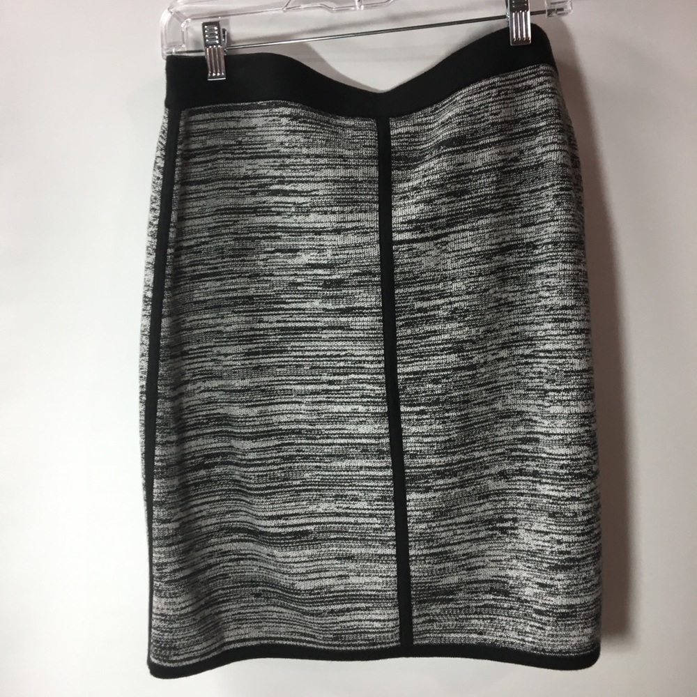 AnneTaylor Pencil‎ Skirt Size M Black & White